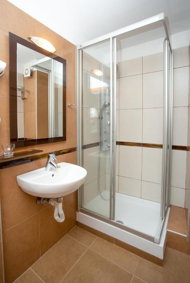 Hotel Adonis Мецово Екстериор снимка