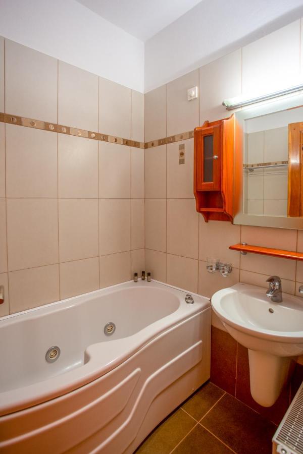 Hotel Adonis Мецово Екстериор снимка